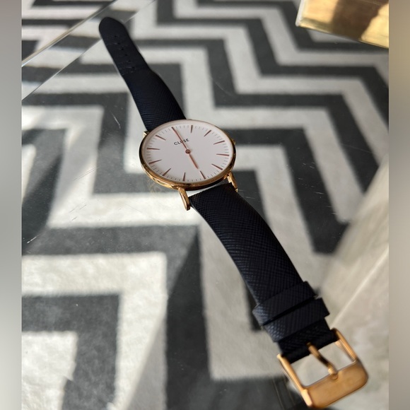 Cluse women’s watch genuine leather strap - Picture 2 of 3